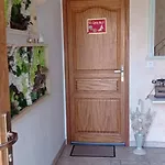 Appartement Au Rez -de -chaussee Maison Individuelle