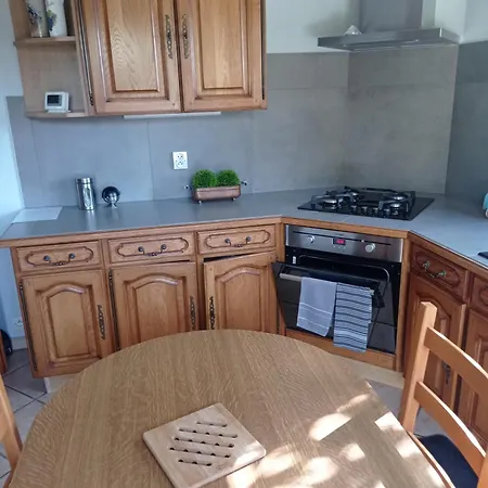 Appartement Au Rez -de -chaussee Maison Individuelle *